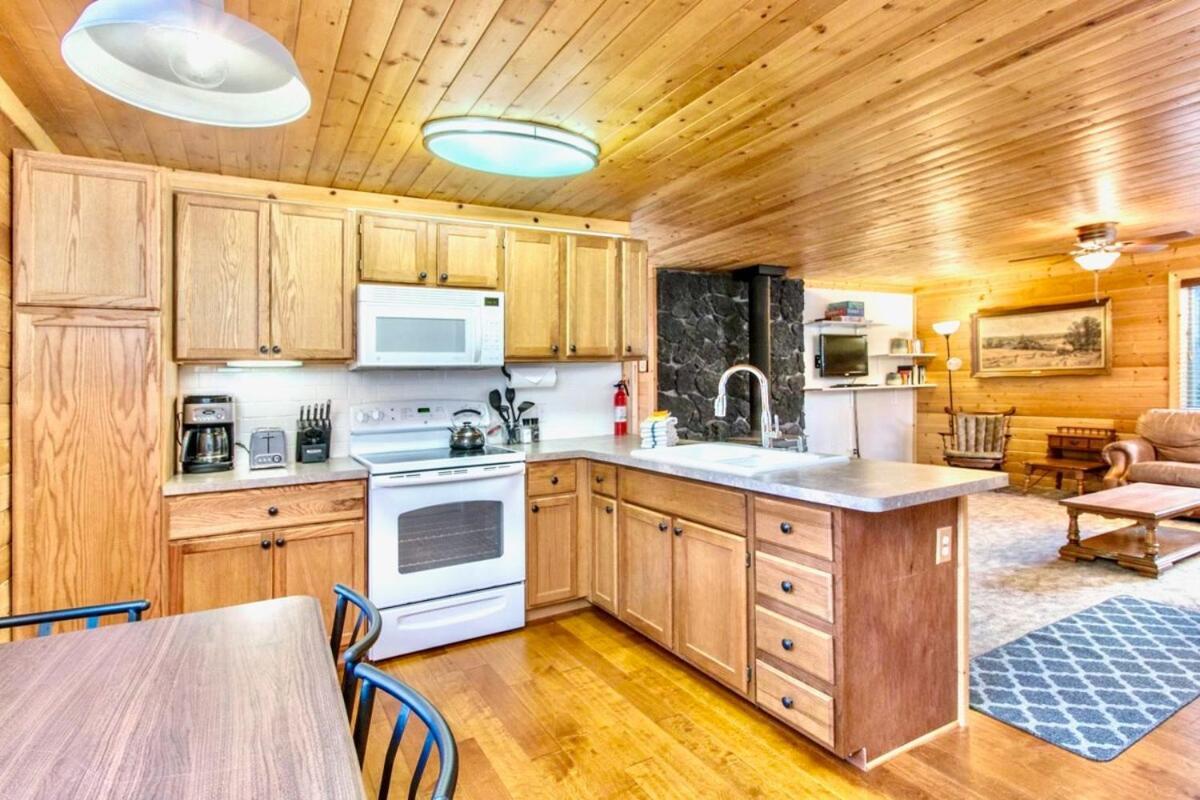 Lovely Log Cabin With Fire Pit! Duck Creek Village Bagian luar foto