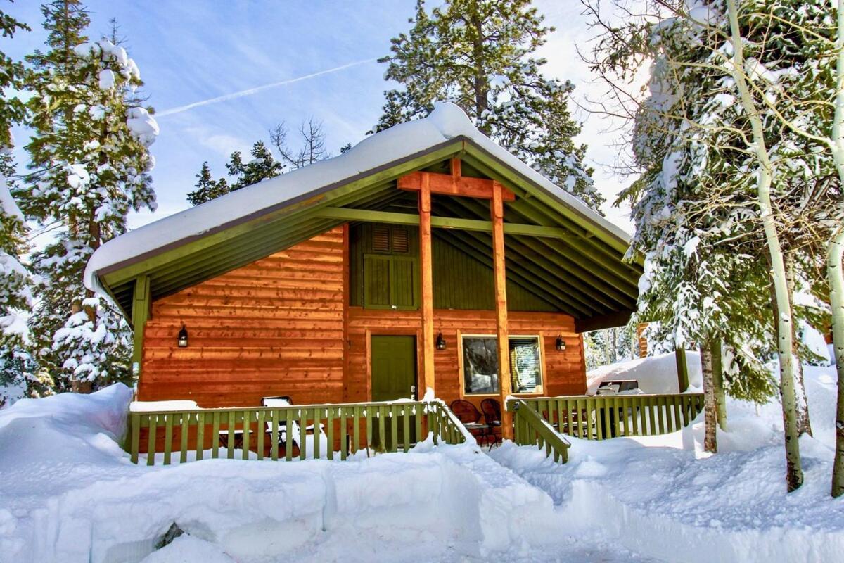 Lovely Log Cabin With Fire Pit! Duck Creek Village Bagian luar foto